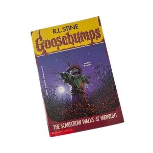 Goosebumps Book: The Scarecrow Walks at Midnight